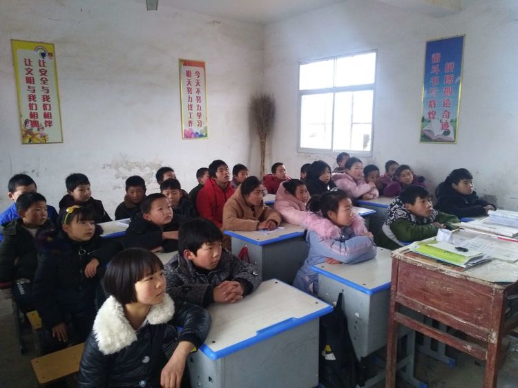 观看电影《雷锋的故事》 向雷锋同志学习——淅川县毛堂乡闫家沟学校3月2日德育社团日活动纪实