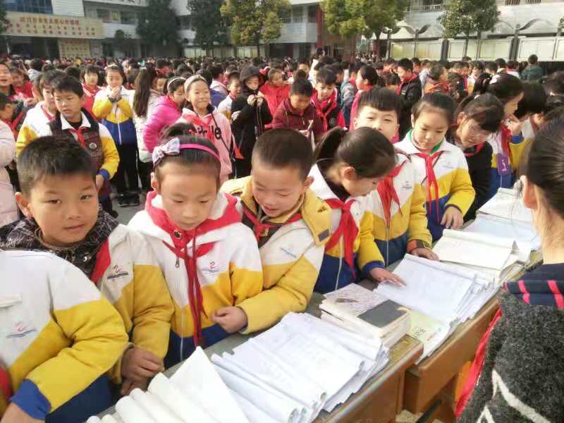 三项作业齐展览 新期学习好开端 -----淅川二小扎实开展寒假作业展览活动