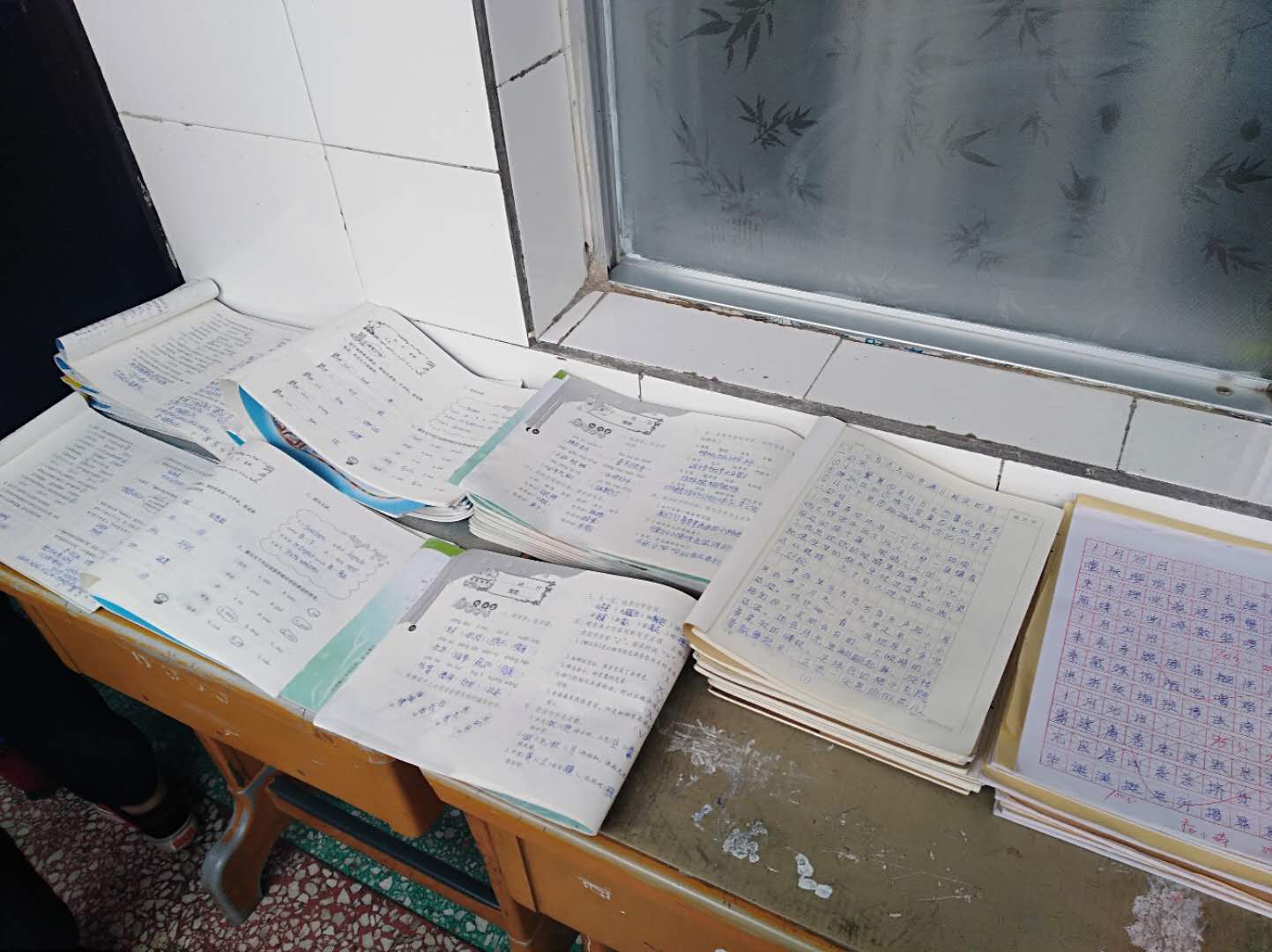 三项作业齐展览 新期学习好开端 -----淅川二小扎实开展寒假作业展览活动