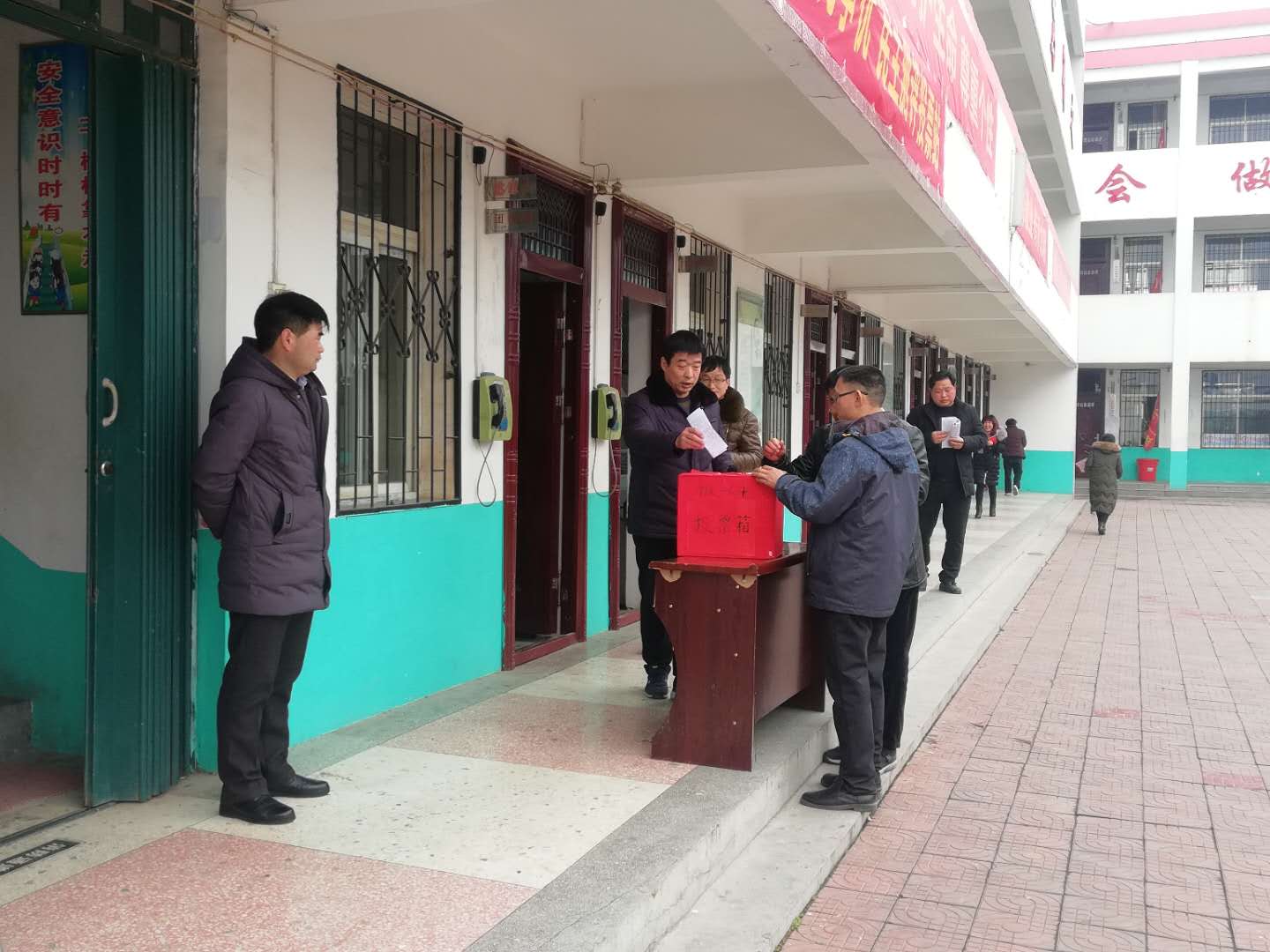 创先争优民主测评 评估创新成就辉煌 淅川县厚坡一中创先争优出新招