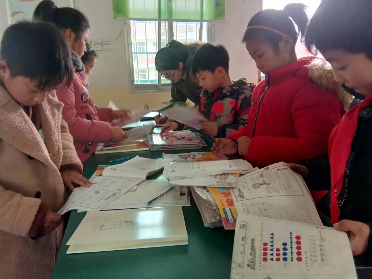 淅川县仓房镇小：检查落实寒假作业完成情况 深刻反思调整家校沟通工作