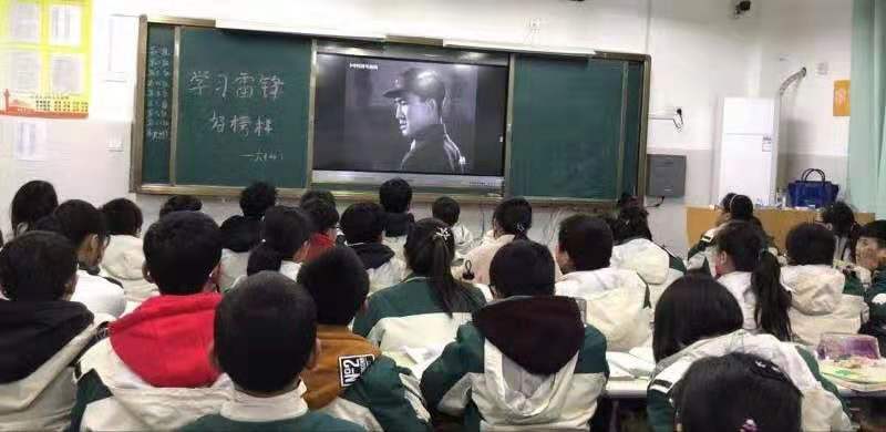 学雷锋精神 树校园新风