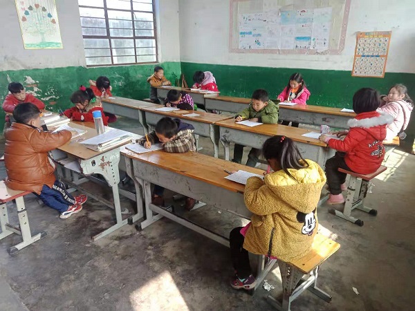 以考促教——记唐河县桐河乡年庄小学开学每周一考