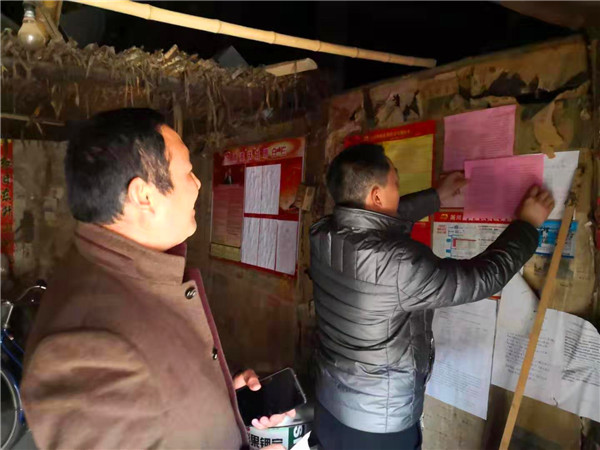 香花镇中心小学教育扶贫工作者坚决打赢脱贫攻坚战