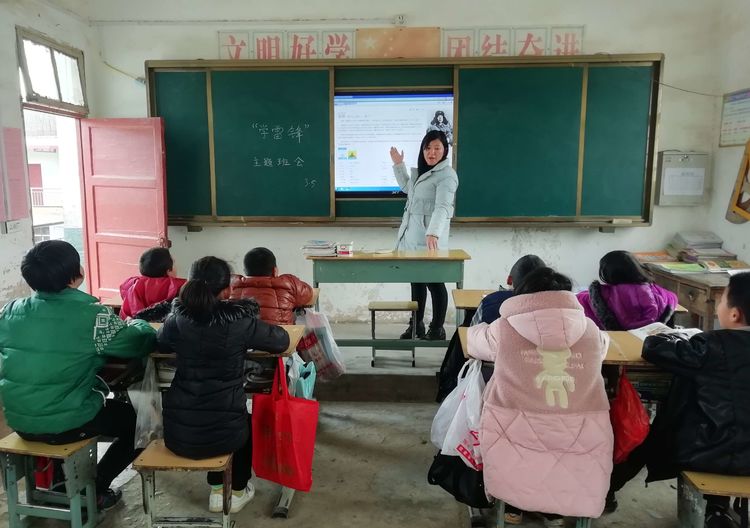 淅川县毛堂乡闫家沟小学：组织全校师生弘扬雷锋精神 争做时代典范