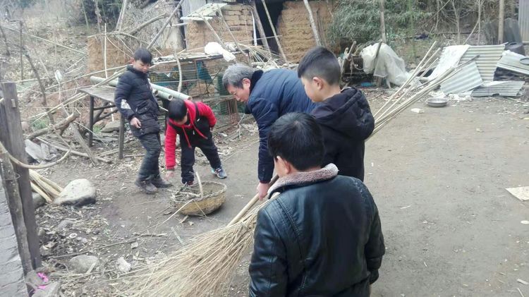 新时代扬起学雷锋新风帆――淅川县毛堂乡毛湾小学学雷锋日活动掠影