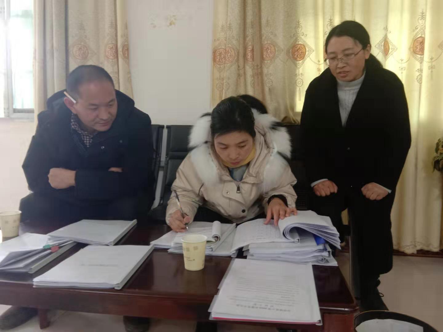 策马前途须努力，莫学龙钟虚叹息。 ——淅川县教体局莅临仓房镇小督导评估二月份工作