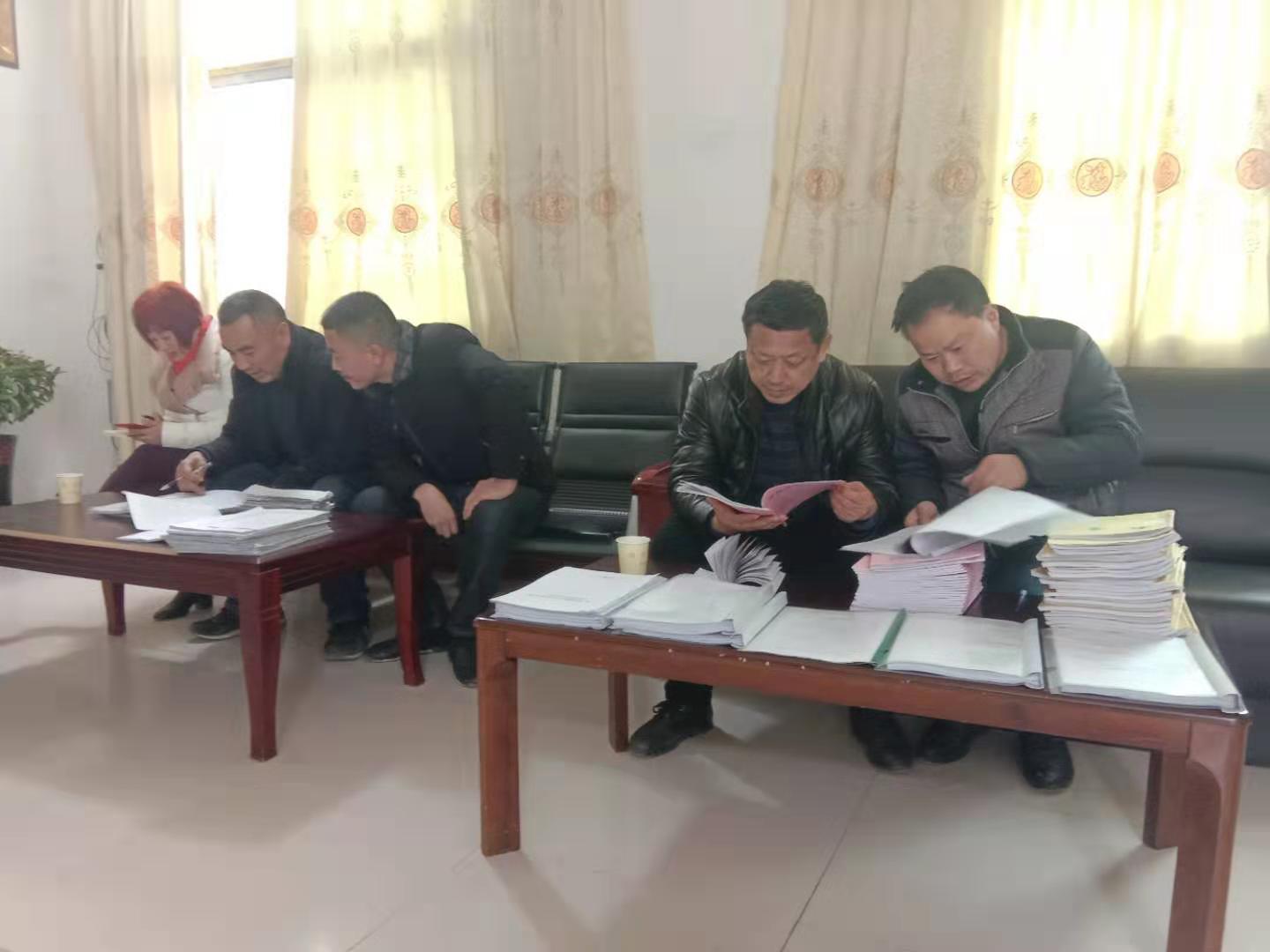 策马前途须努力，莫学龙钟虚叹息。 ——淅川县教体局莅临仓房镇小督导评估二月份工作