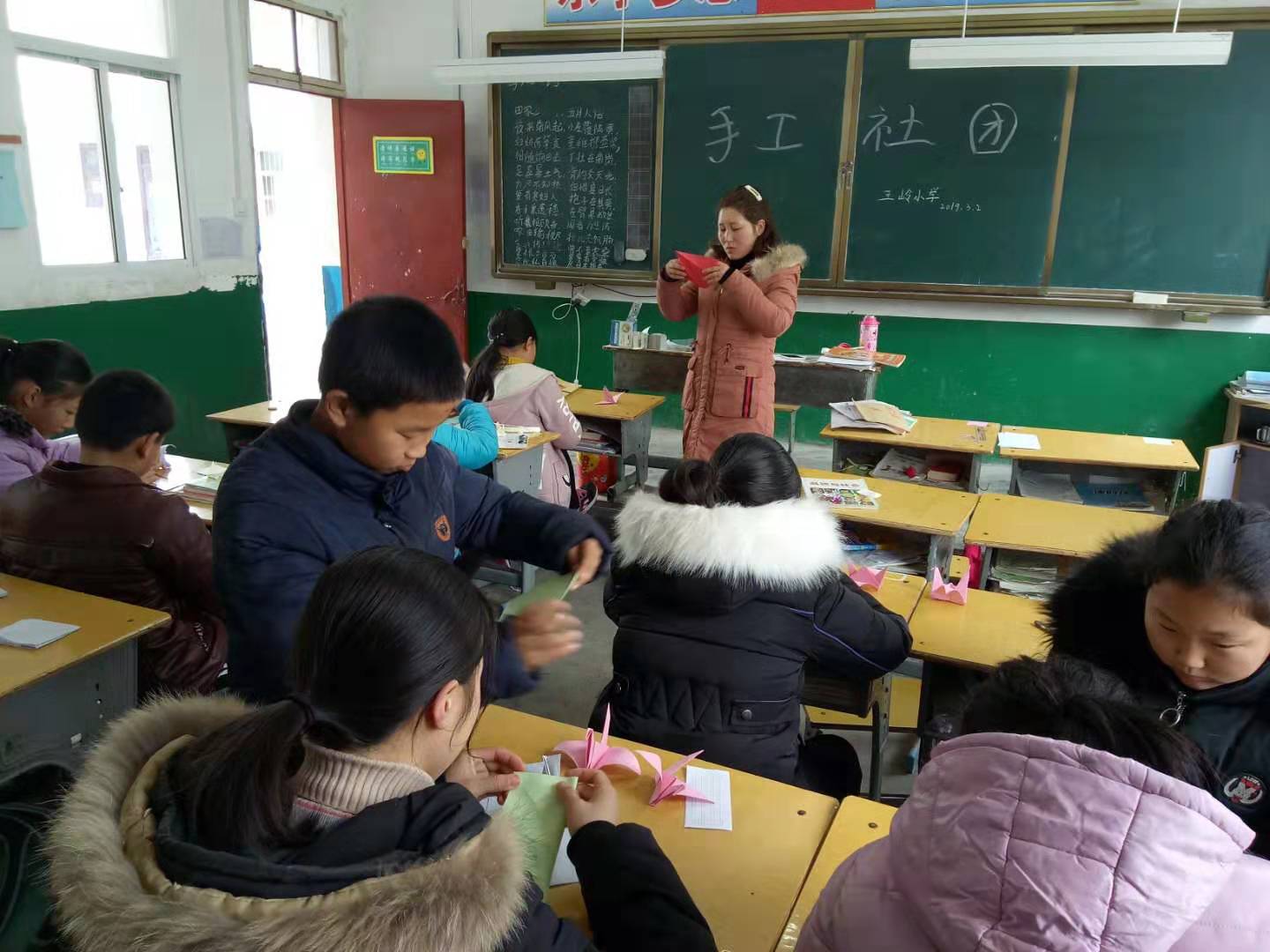 老城镇王岭小学德育社团日之“小小千纸鹤”
