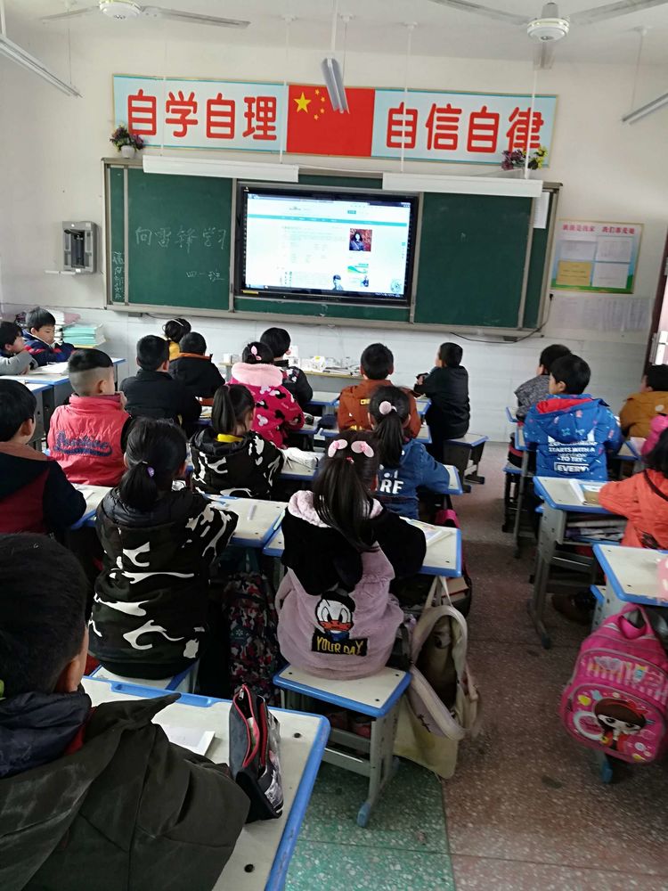 淅川县毛堂乡第一中心小学：举行学习雷锋精神，争做爱心少年活动