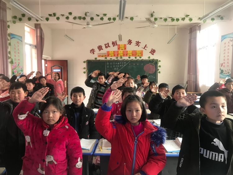 淅川县毛堂乡第一中心小学：举行学习雷锋精神，争做爱心少年活动