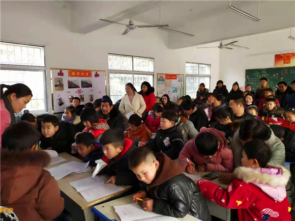 香花镇中心小学举行“三拒绝”安全教育