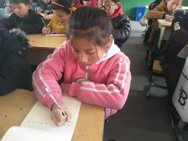 春来花愈艳 社团翰墨香 九重二中周六德育社团日书法社团开团