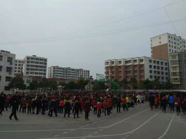 三月春风暖 健身正当时 九重二中周六德育社团日举行全体学生大健身活动