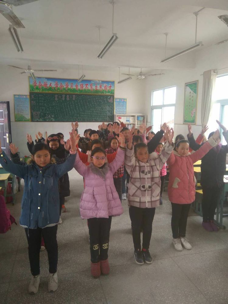 美工创意剪贴 舞蹈舞出快乐---淅川县毛堂乡张营小学周六社团日活动掠影