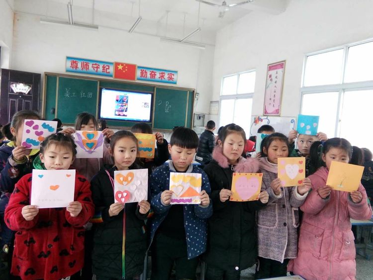 美工创意剪贴 舞蹈舞出快乐---淅川县毛堂乡张营小学周六社团日活动掠影