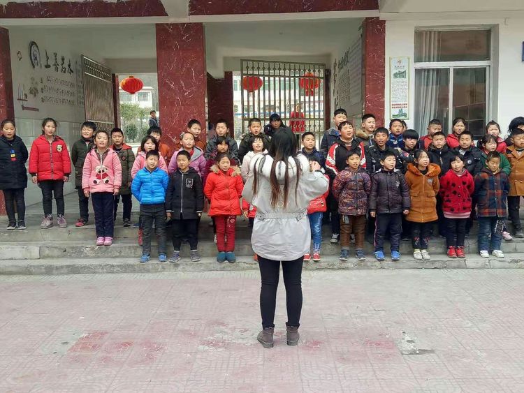 让我们向英雄们致敬---淅川县毛堂小学德育社团活动纪实