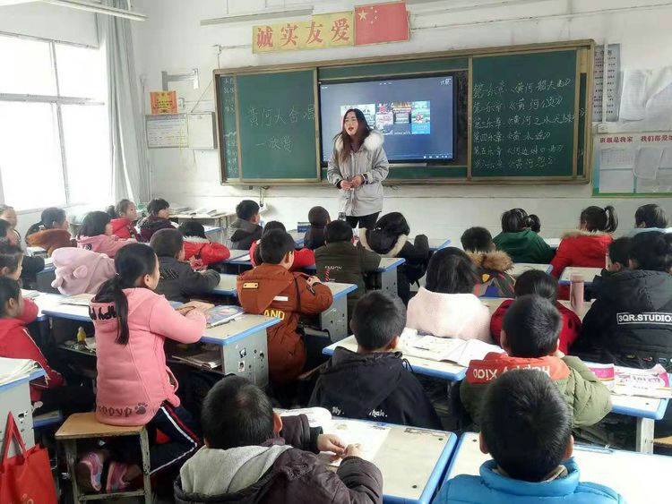 让我们向英雄们致敬---淅川县毛堂小学德育社团活动纪实