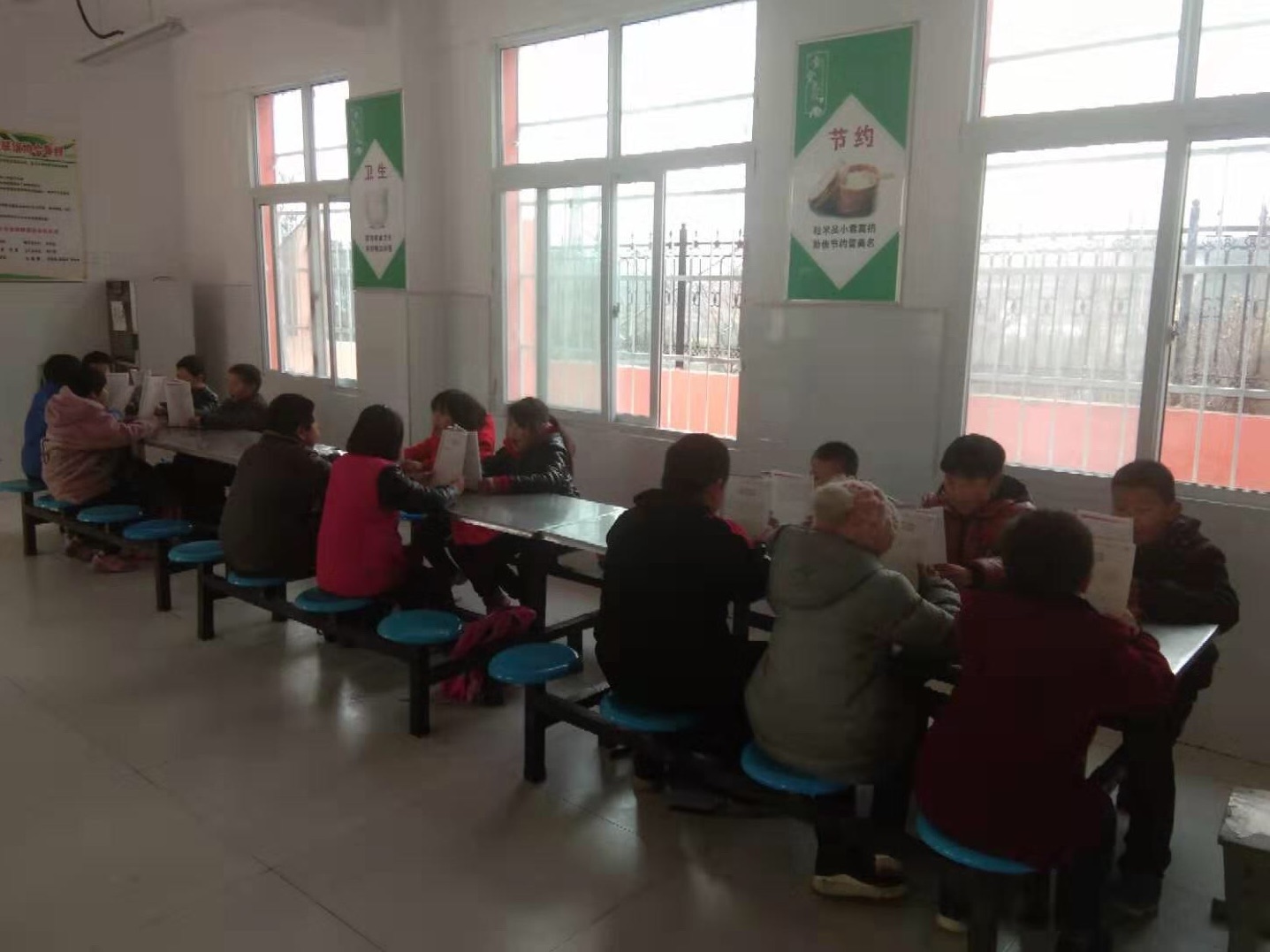 淅川县毛堂乡桥沟小学诵读国学经典 学习红色篇章