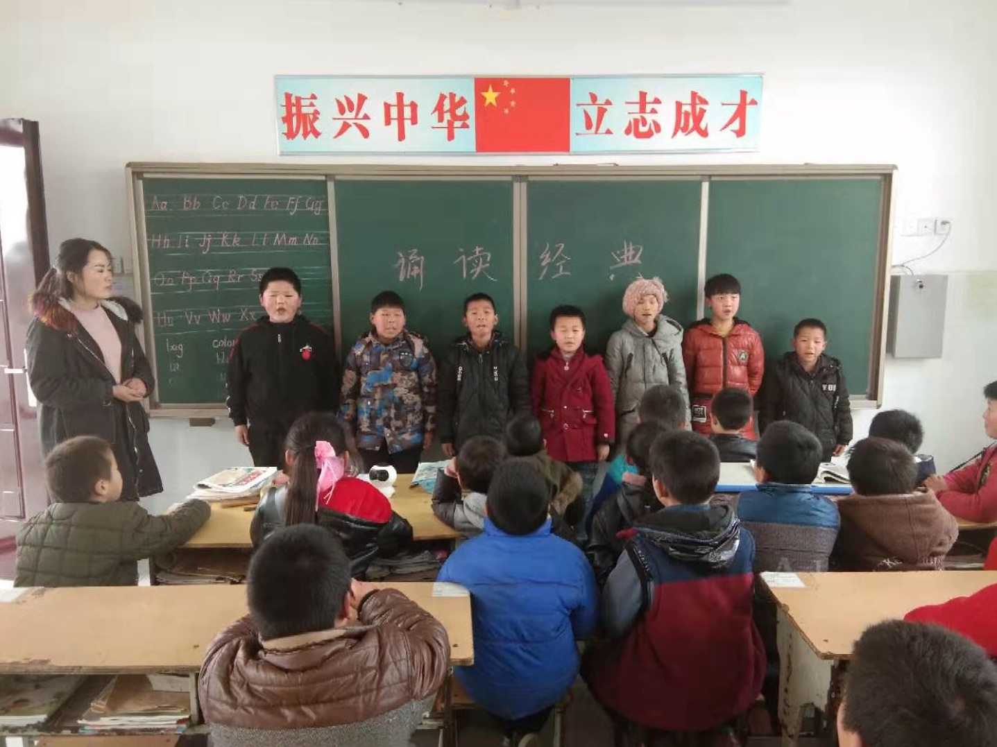 淅川县毛堂乡桥沟小学诵读国学经典 学习红色篇章