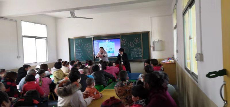 淅川县毛堂乡中心幼儿园：举行欢度妇女节 感恩伴我行活动