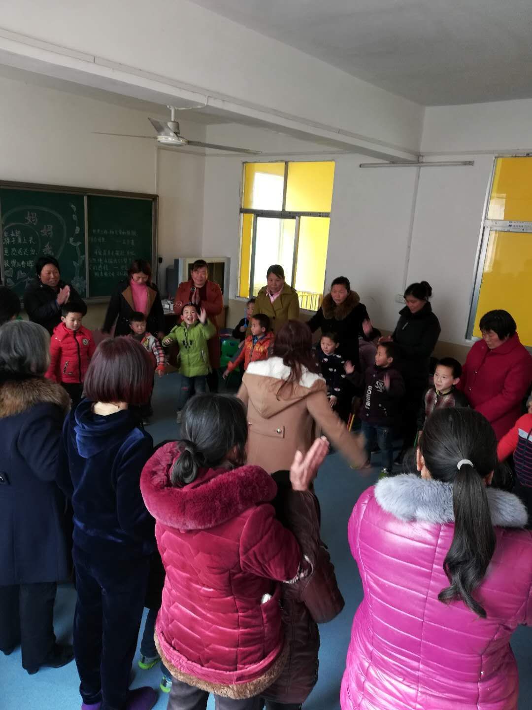 淅川县毛堂乡中心幼儿园：举行欢度妇女节 感恩伴我行活动