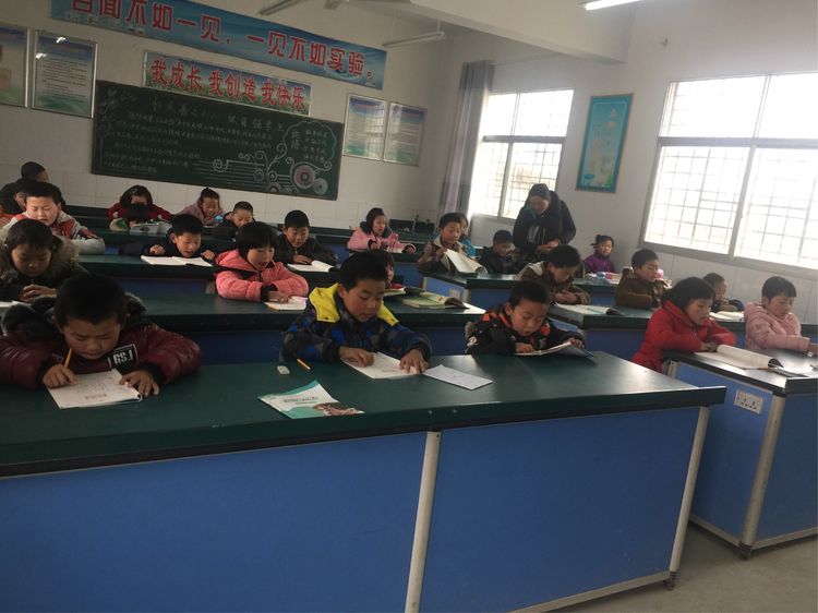 淅川县毛堂乡白树学校：举行诵读国学经典 学习英雄事迹活动