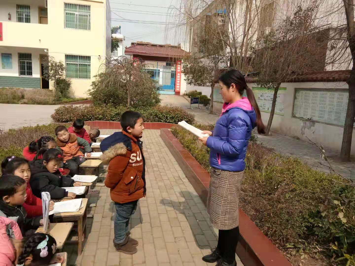 五进五开五固定 经典诗词润人生 ——淅川县仓房镇小坚持诗词诵读抽背活动