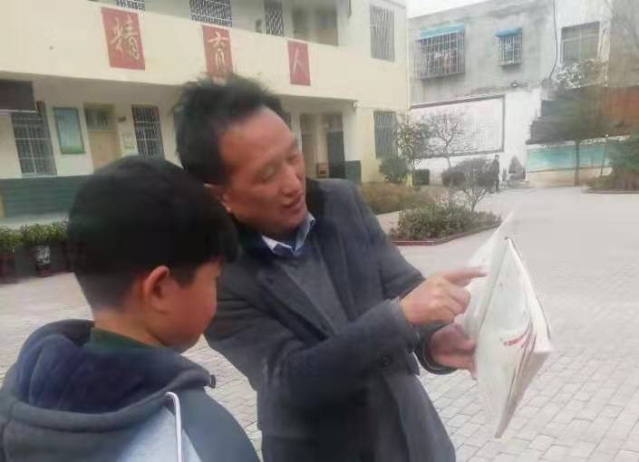 五进五开五固定 经典诗词润人生 ——淅川县仓房镇小坚持诗词诵读抽背活动