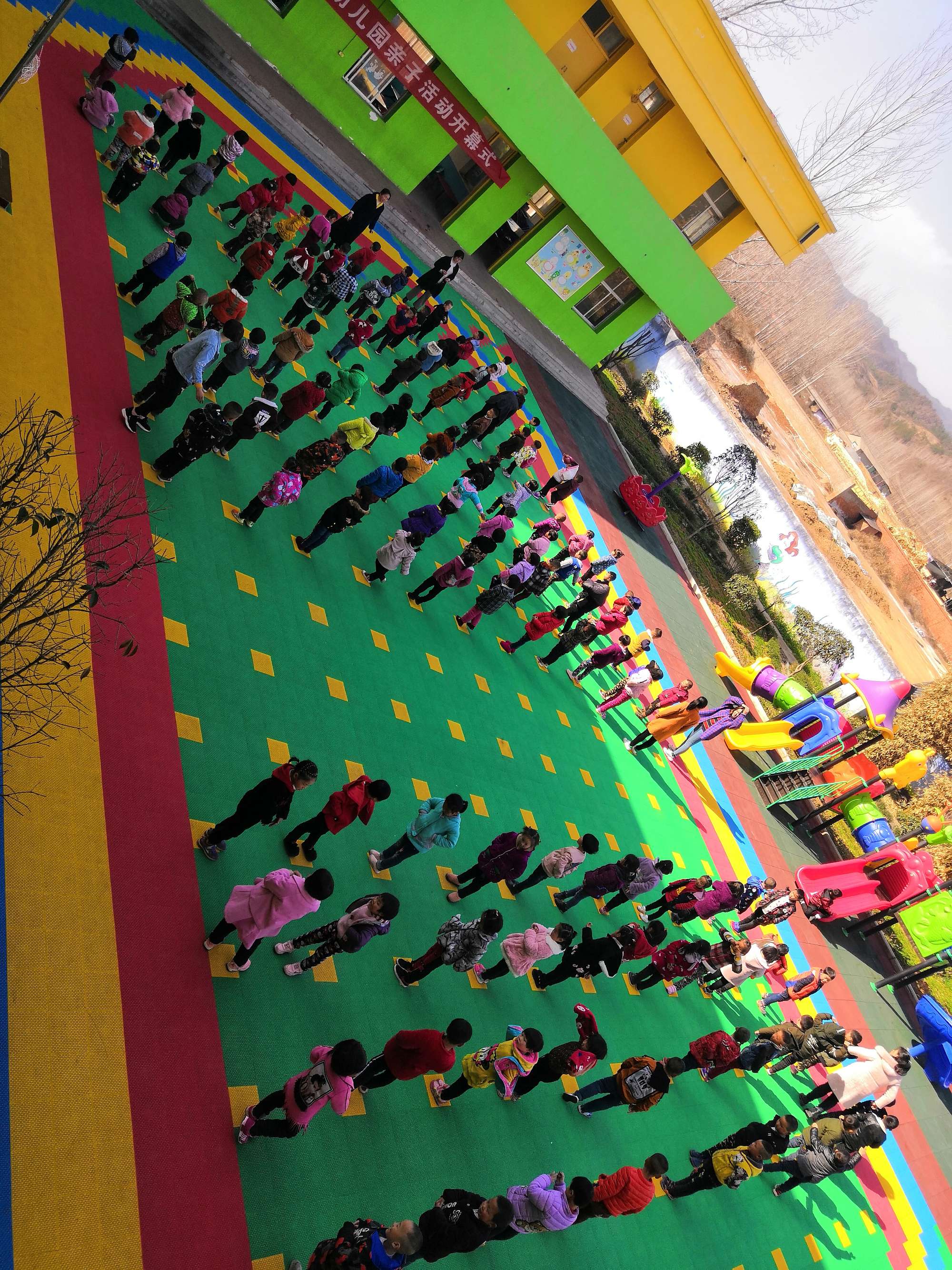 成长路上 安全相伴——淅川县毛堂乡中心幼儿园防踩踏疏散演练活动