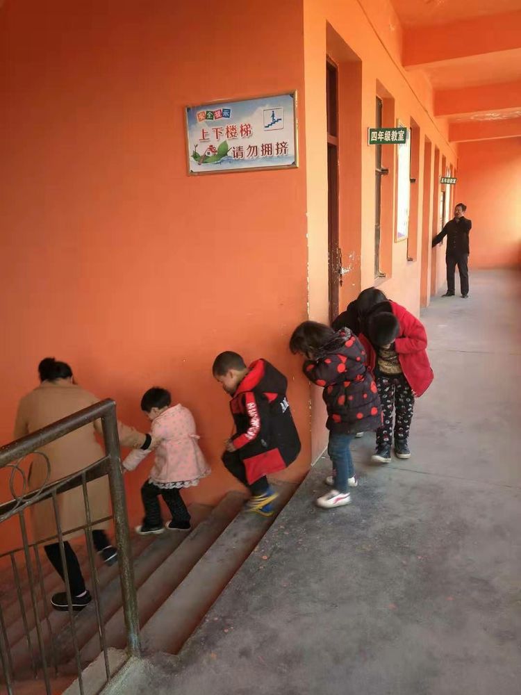 淅川县毛堂乡老沟小学：举行火灾疏散演练