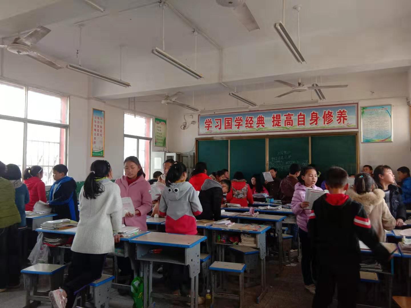 淅川县仓房镇小：师生齐动员 诵背热潮掀