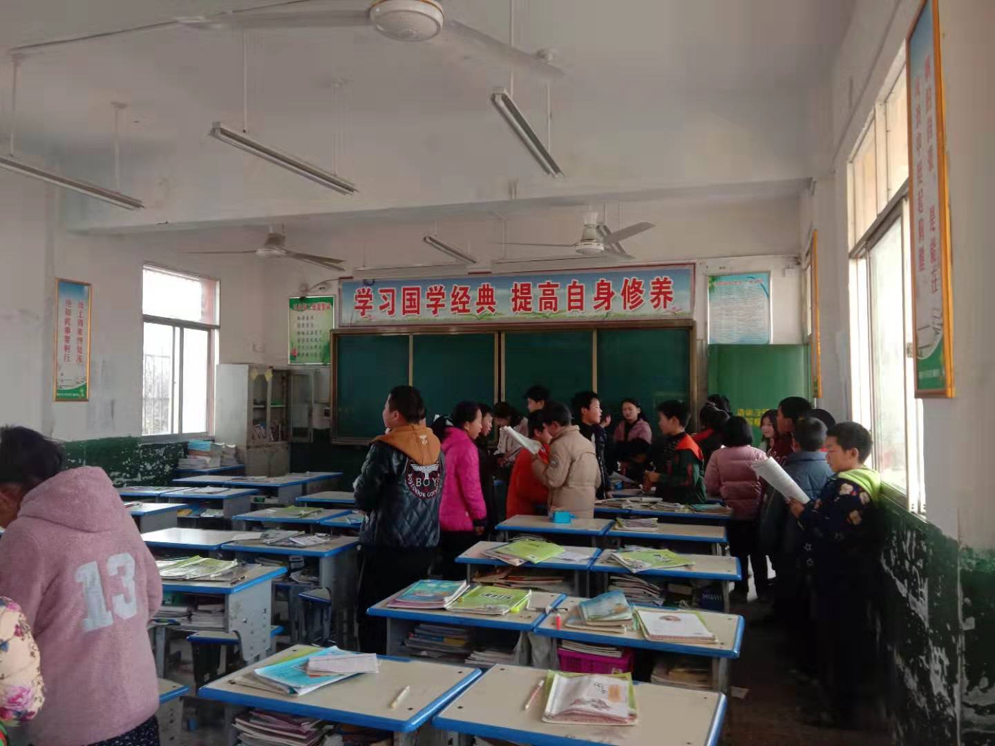 淅川县仓房镇小：师生齐动员 诵背热潮掀