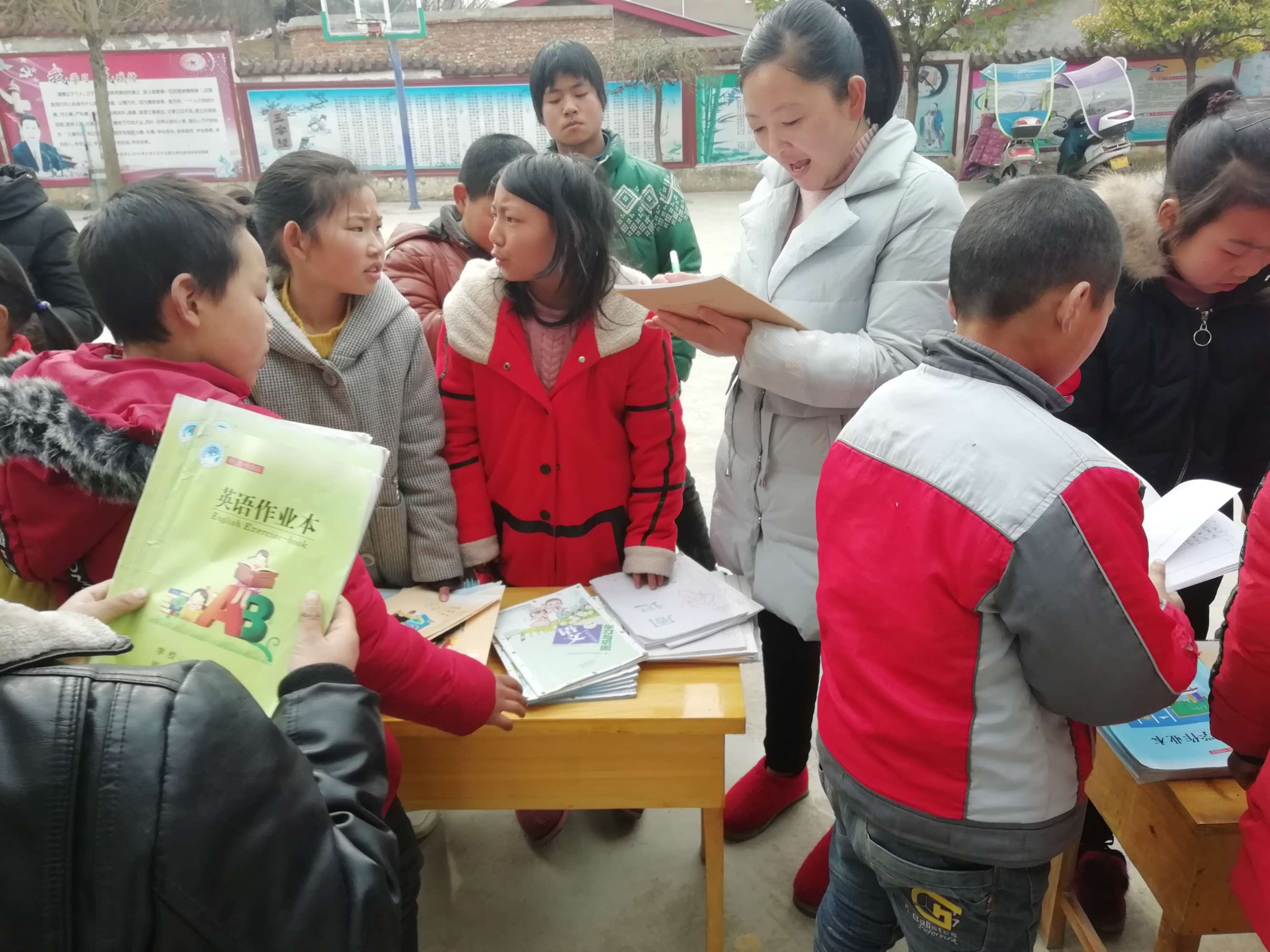 作业展评 相互学习---记淅川县毛堂乡闫家沟小学作业展评活动