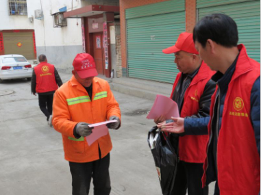 西峡莲花街道开展“牛皮癣”小广告专项整治行动，巩固“双提双建”创建成果