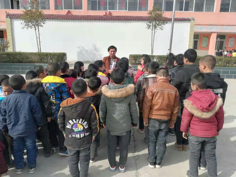 淅川县毛堂乡白树学校：举行消防安全演练