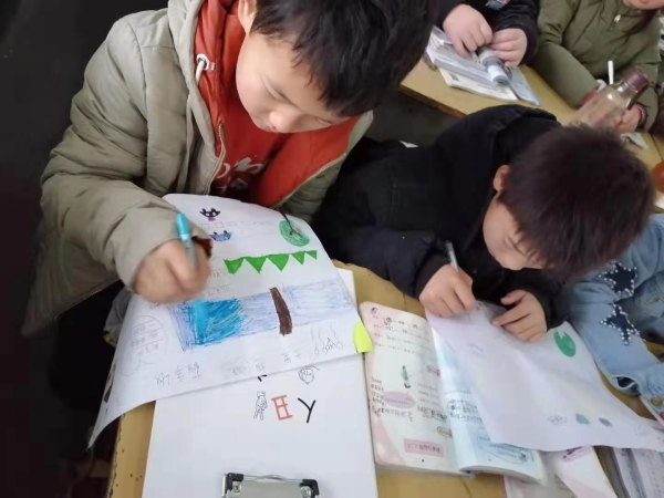 风抚枝头花含笑 春来学校香满园 九重二中周六德育社团日简述