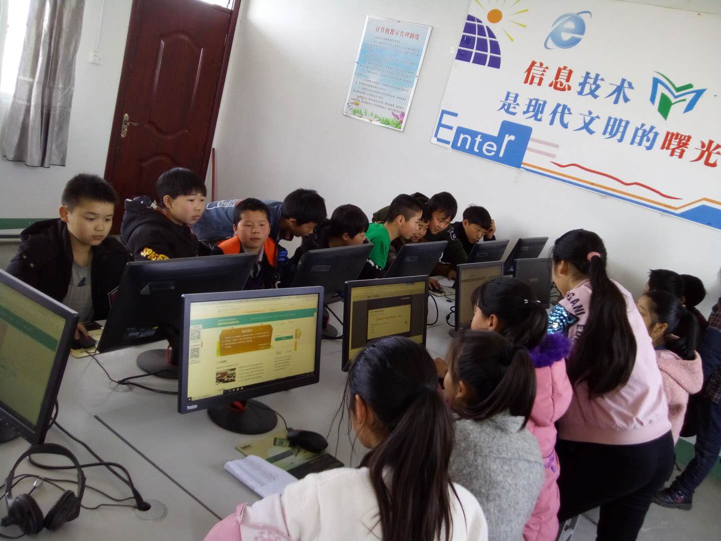 唐河县东王集乡王庄学校因地制宜开展计算机课教学
