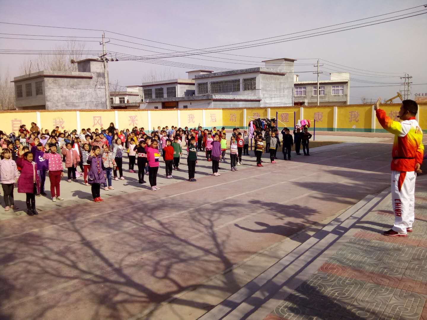 ​开展武术课堂教学 丰富阳光体育课程 ——唐河县东王集乡王庄小学传统武术走进体育课堂