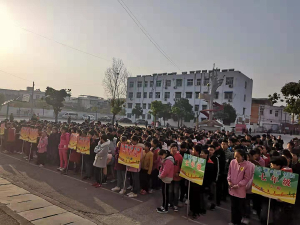 防患于未然 演练胜实战 九重二中举行消防演练活动