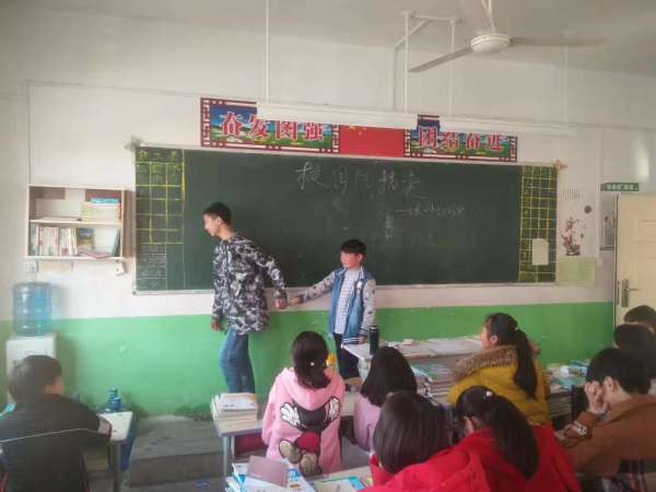 不要和陌生人搭讪 九重二中组织召开防拐骗主题班会