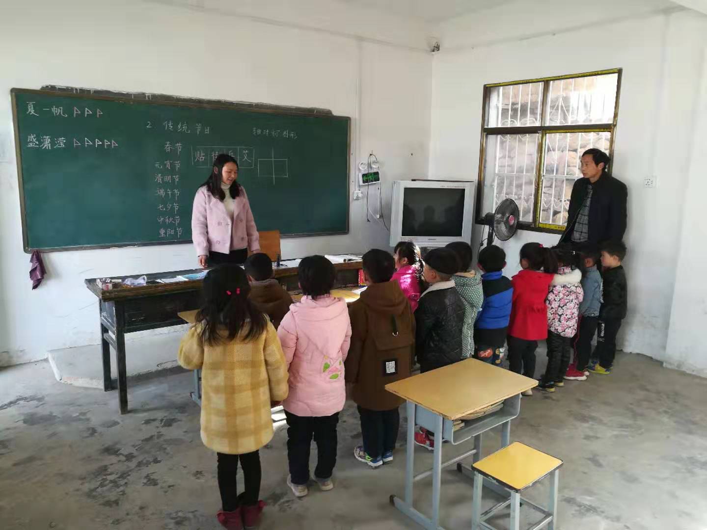 淅川县西簧乡卧龙岗小学携手四校点共同开展“学会自我保护，珍爱青春蓓蕾”主题活动