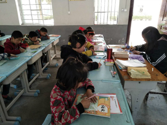 唐河县龙潭镇龚庄小学开展特色折纸手工活动