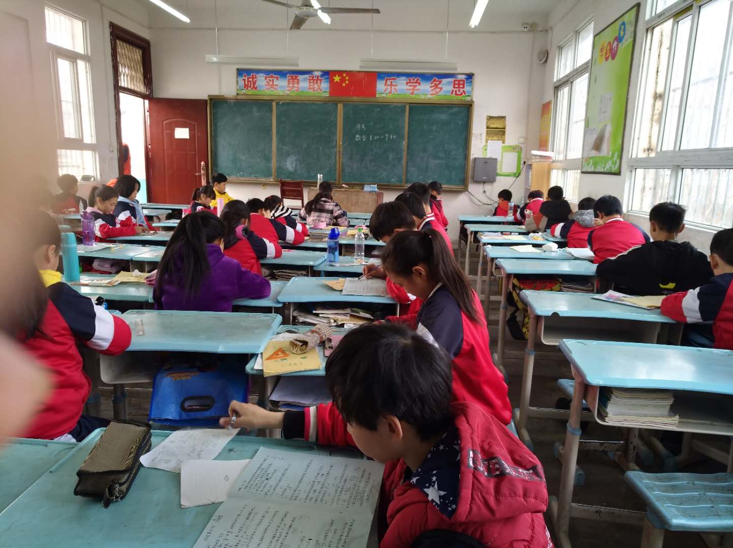 马振抚镇第一中心小学举行月考活动