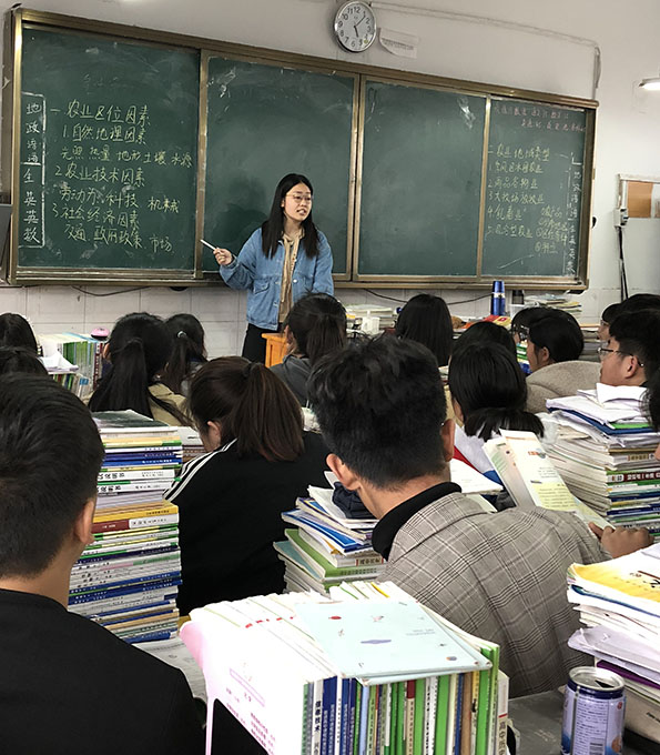 镇平雪枫中学：倡导教师评课时，大胆提出缺点和不足