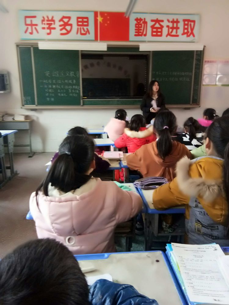 颂英雄精神 缅英雄情怀――淅川县毛堂中心小学周六德育活动