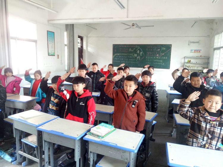 淅川县毛堂乡第一中心小学：开展学英雄事迹 做时代好学生主题活动