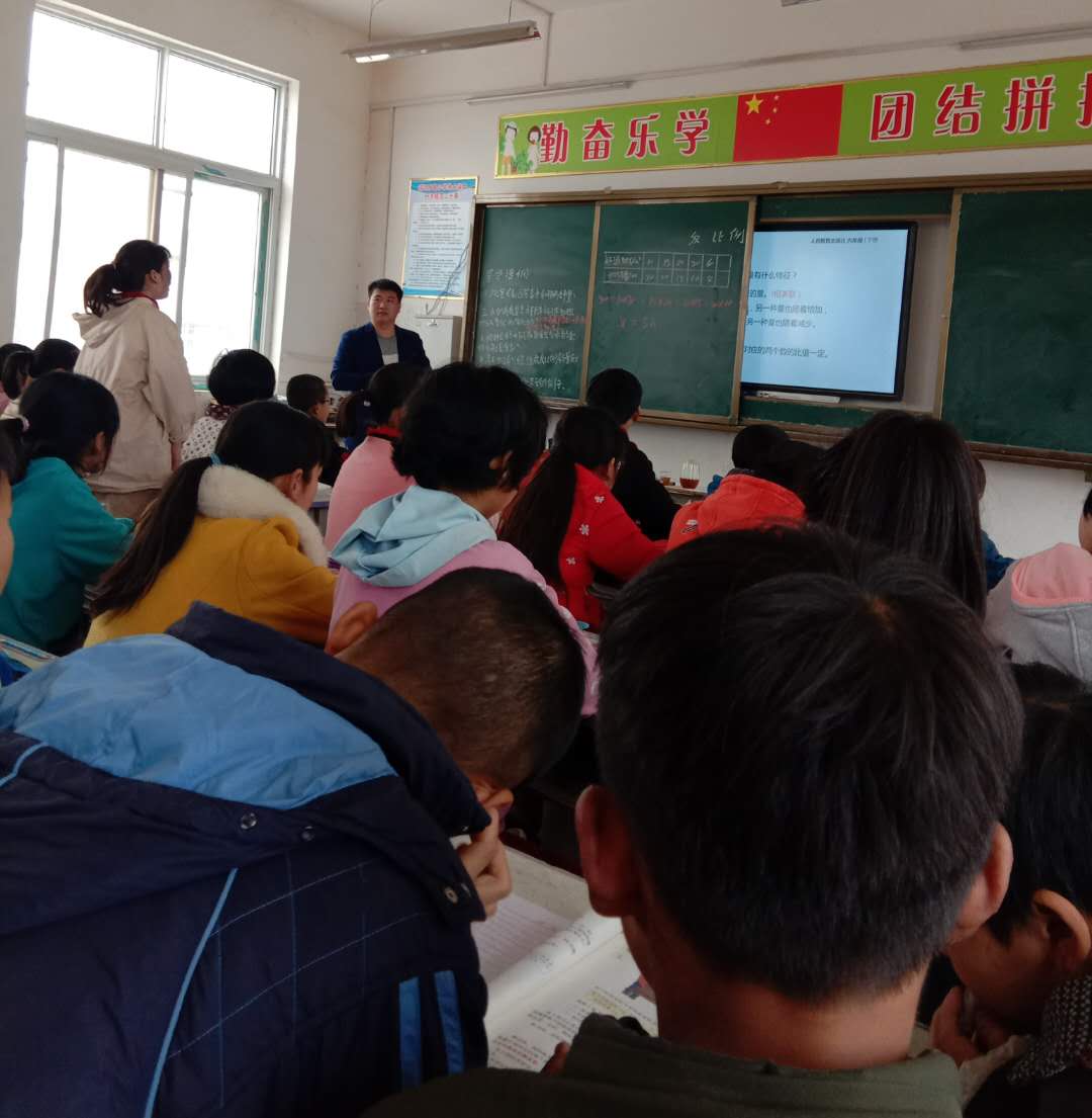 四种课型精研磨 三尺讲台竞风流 ——淅川县滔河乡中心学校举行教师讲课技能大比武