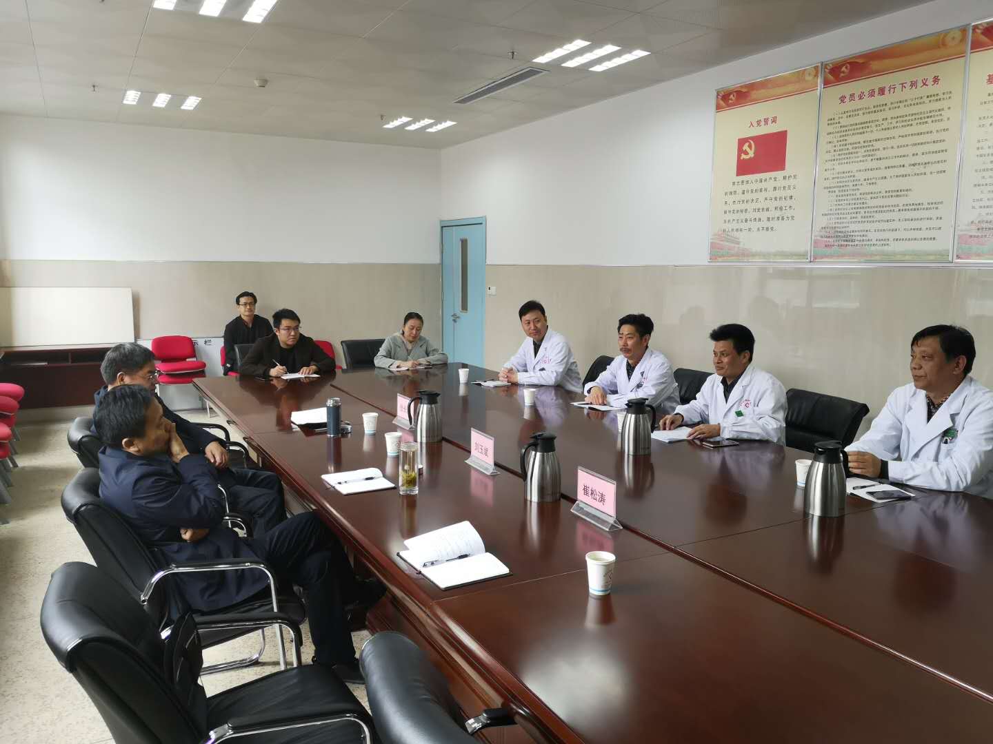 南阳市中医药发展局局长刘玉斌一行医专二附院调研指导工作