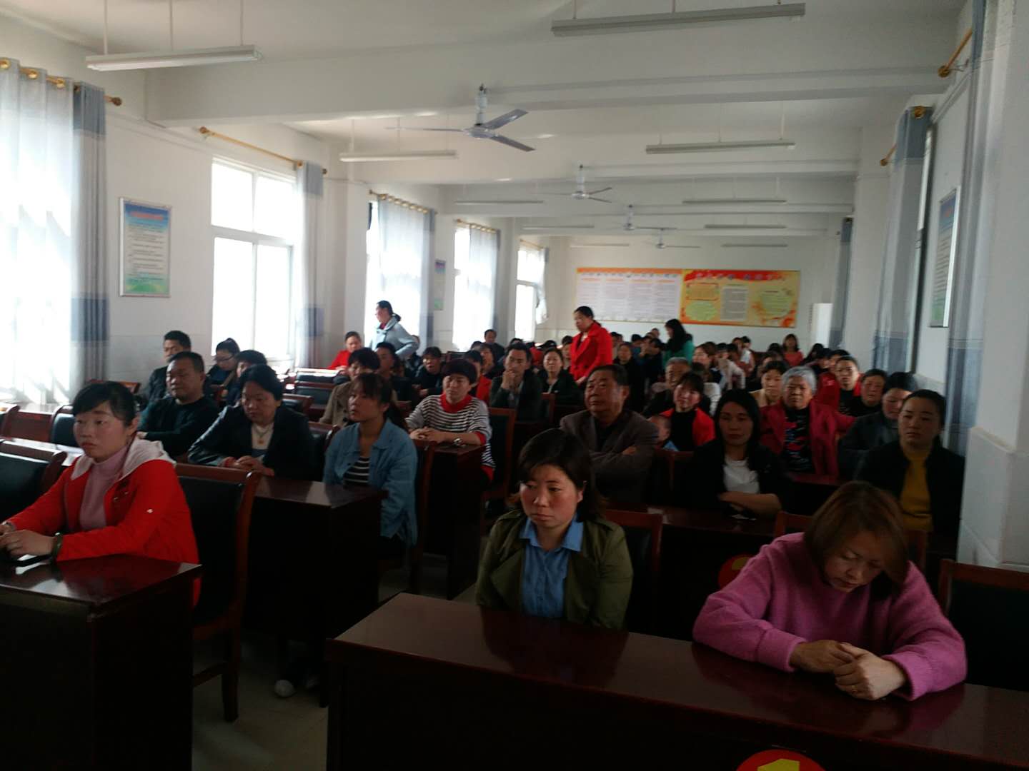家校同携手 养成好习惯 ——金河希望小学小学家校联谊会 